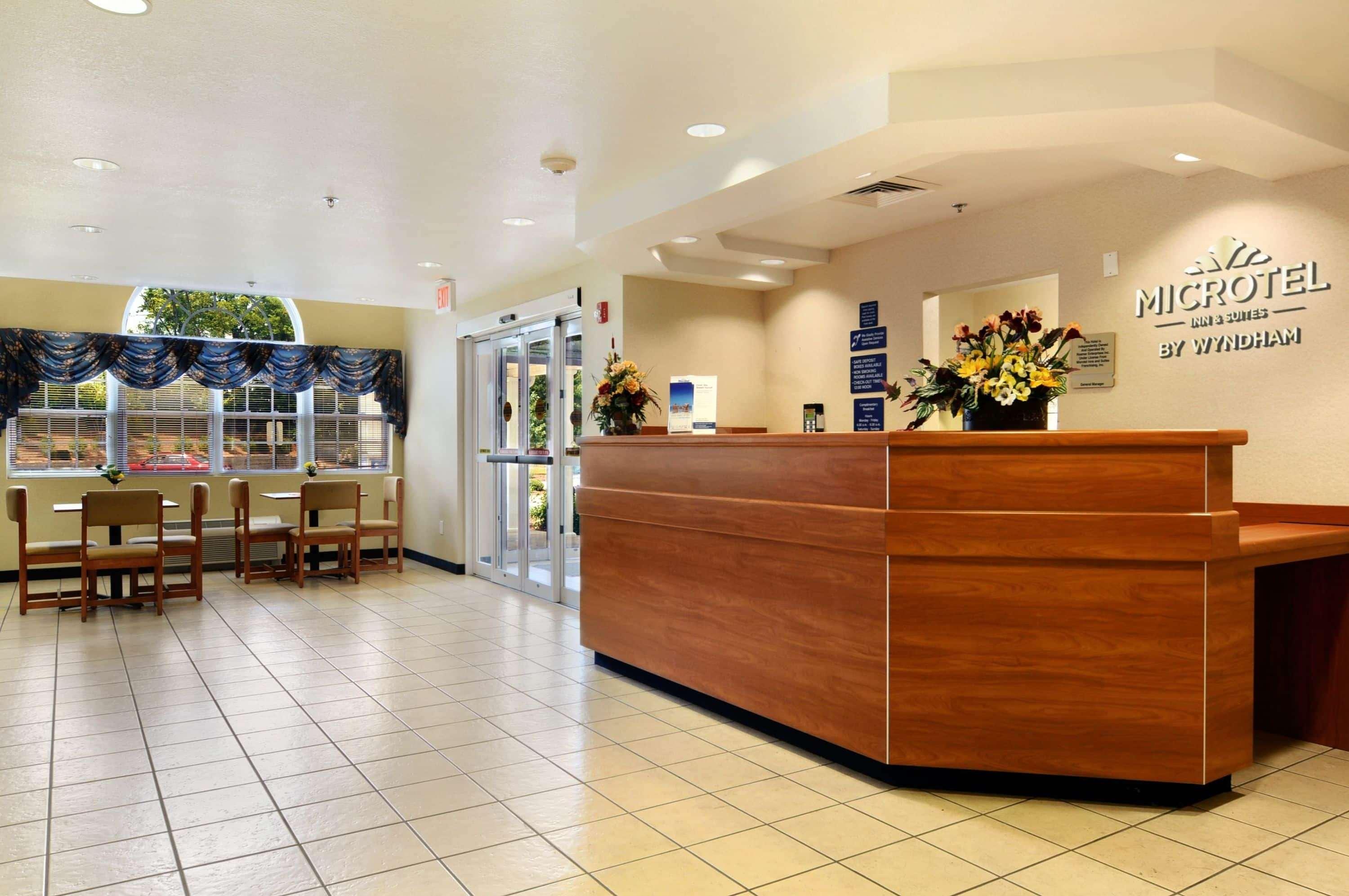 Microtel Inn & Suites Хантсвилл Экстерьер фото