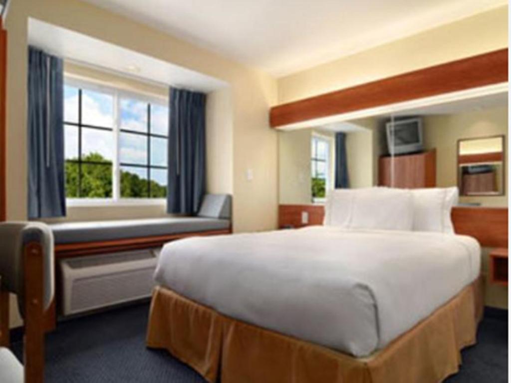 Microtel Inn & Suites Хантсвилл Номер фото